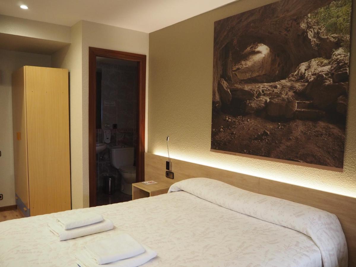 Hostal Acella Памплона Экстерьер фото