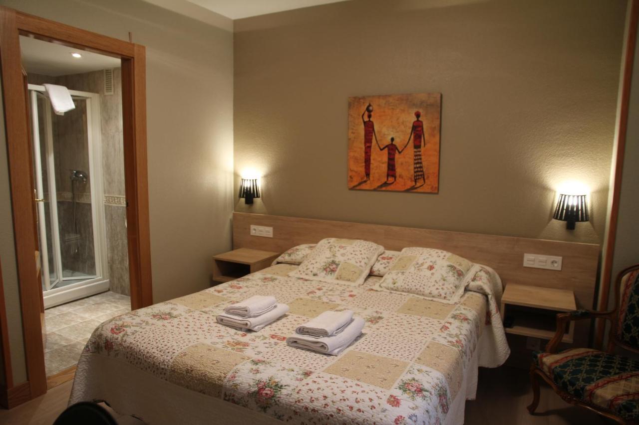 Hostal Acella Памплона Экстерьер фото